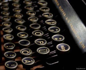 old_typewriter_by_chrisworld2000-d5e7s5b
