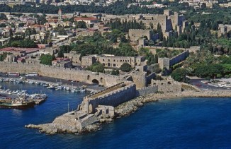Medieval_Rhodes_port_photo_Vergas_510_331