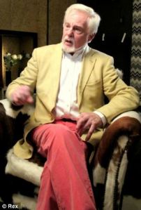 article-2619585-1D8D04B600000578-186_306x454