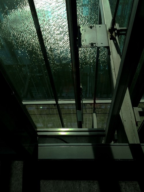 mundane-monday-precipise