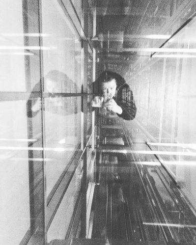 simply-elevator-selfie